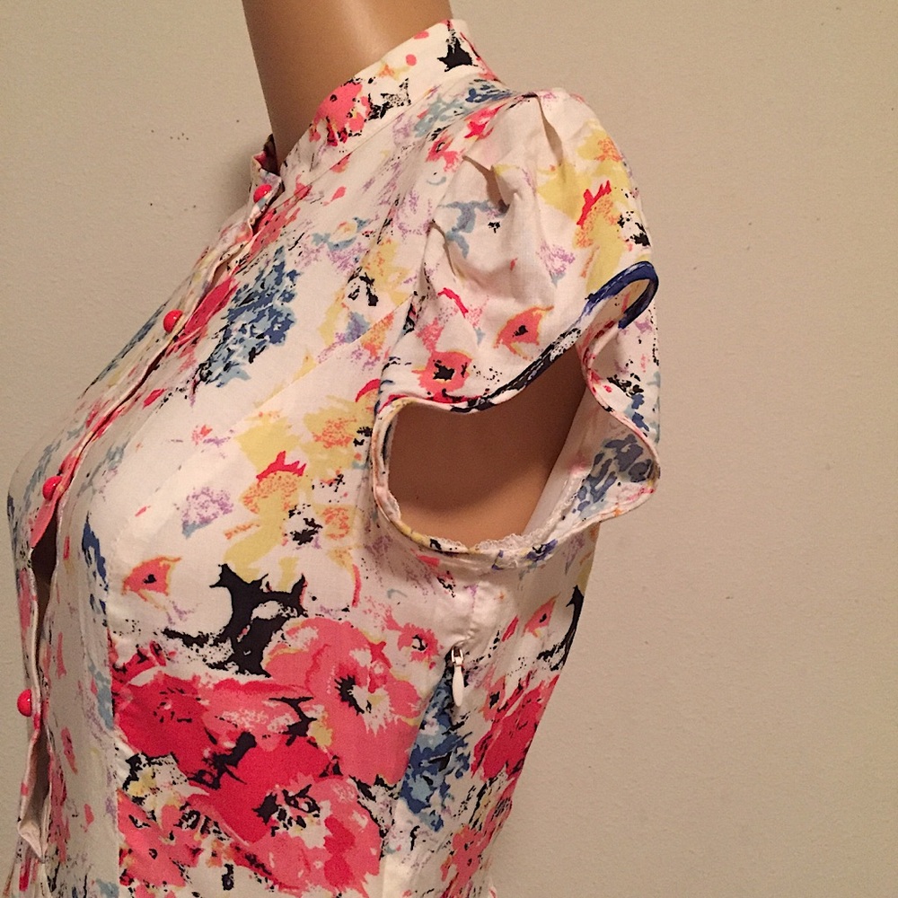 Plastic Island Daytime Floral Dress - Picture 13 of 16